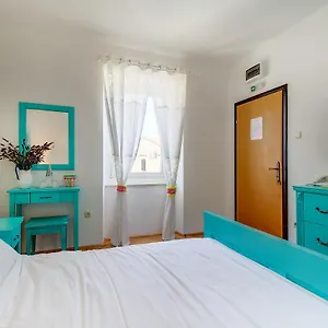 hotel-sansegus.primorje-gorskikotar.com/